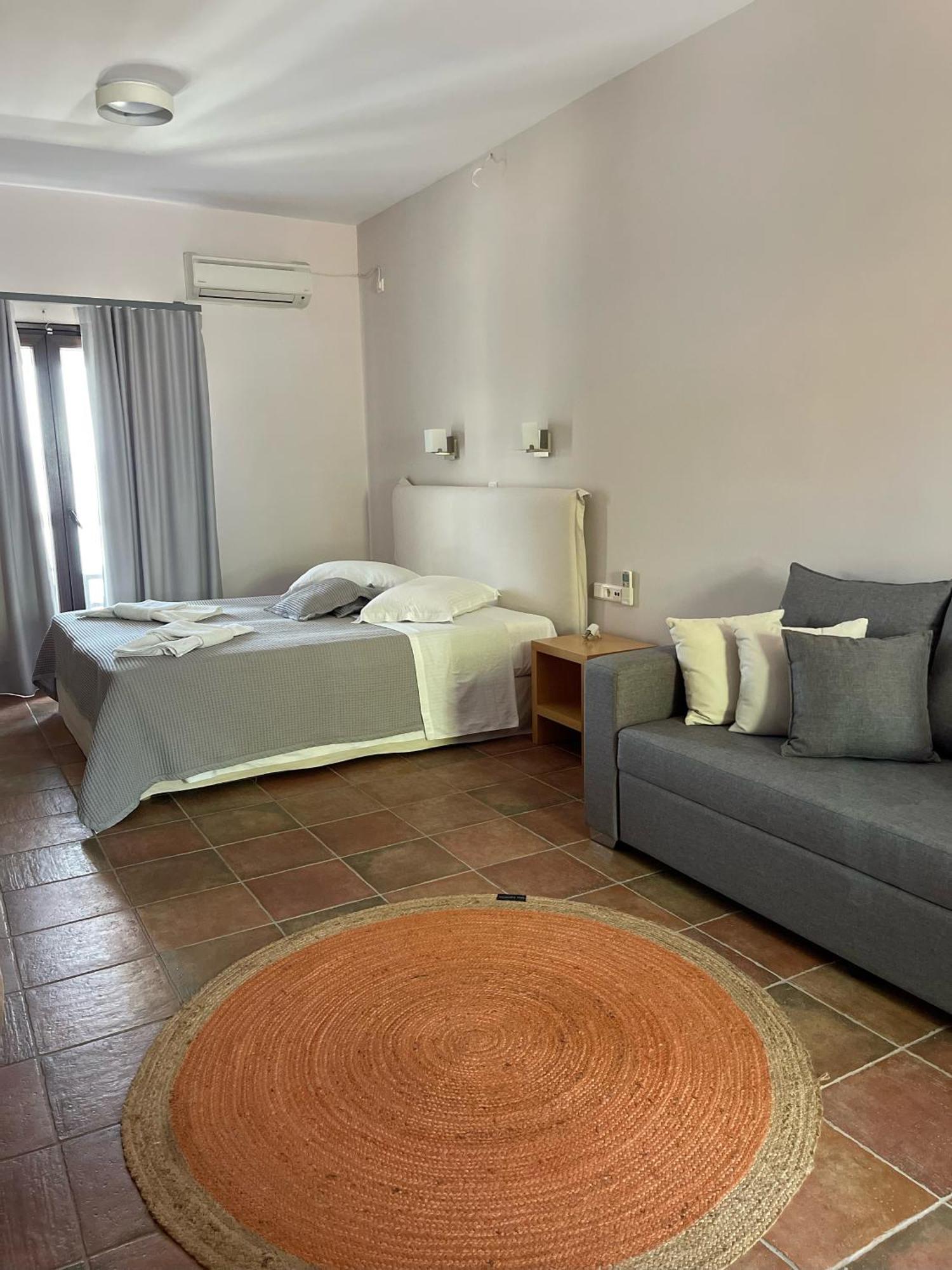 Trizonia Bay Hotel Buitenkant foto