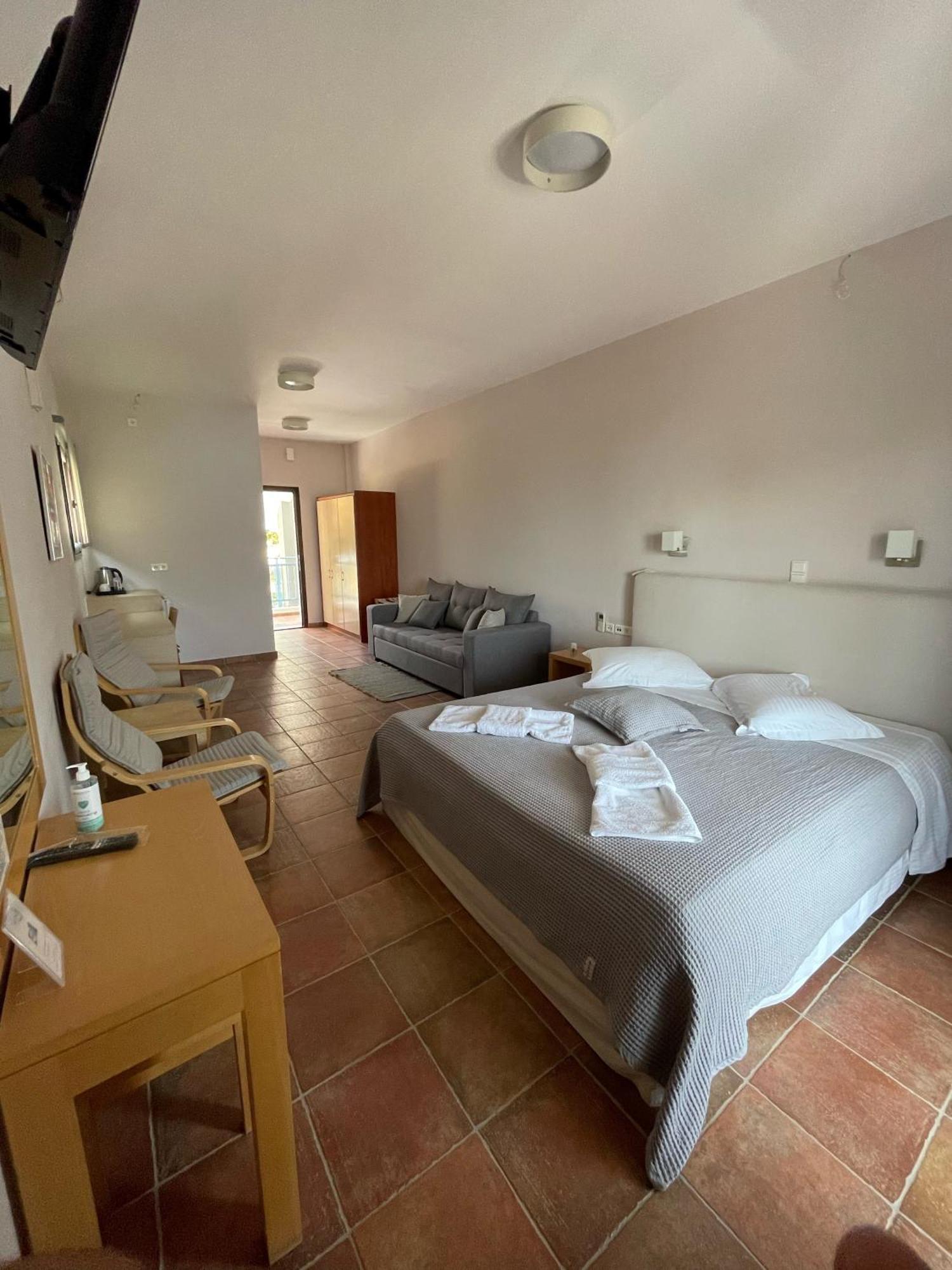 Trizonia Bay Hotel Buitenkant foto