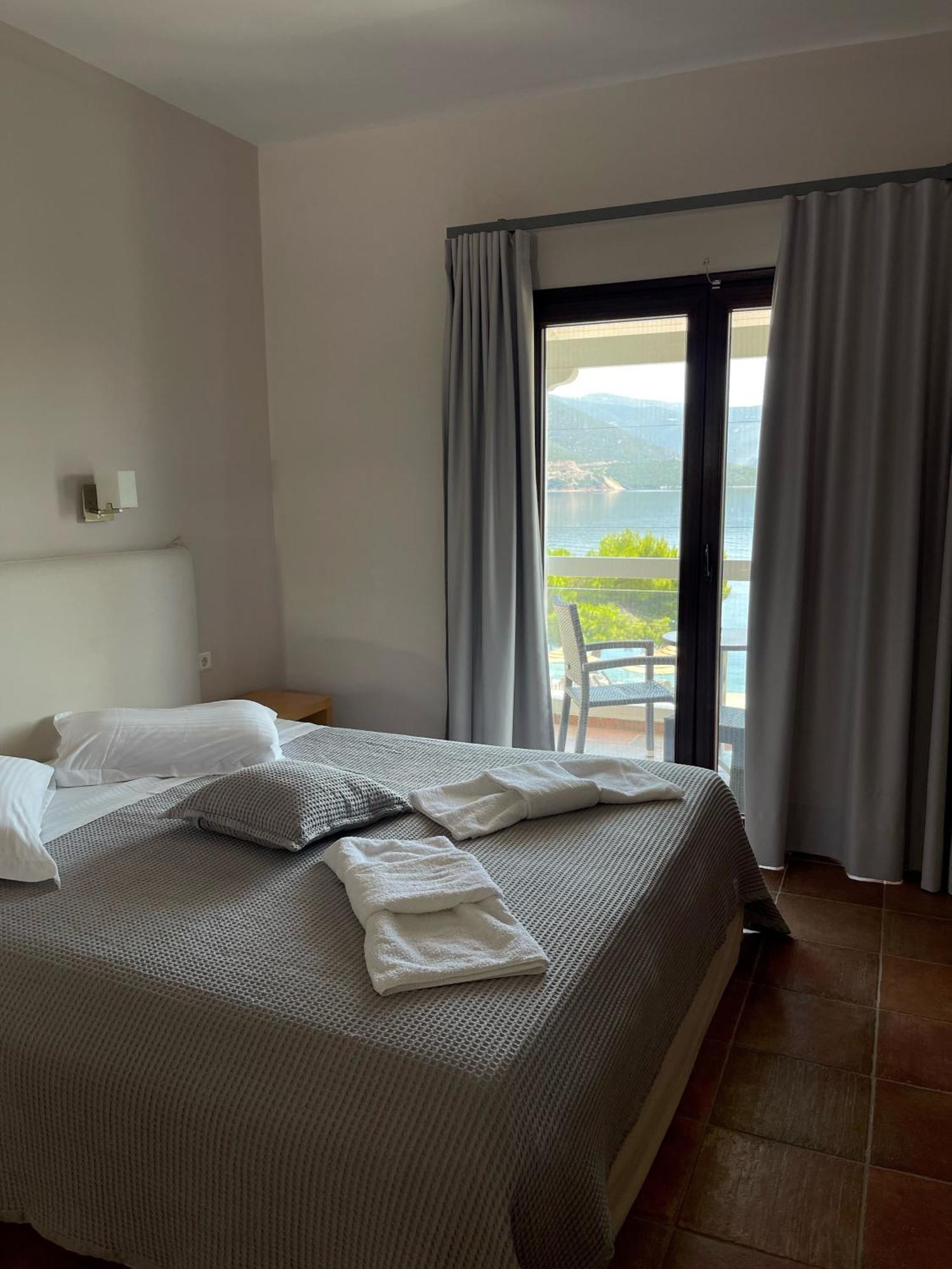 Trizonia Bay Hotel Buitenkant foto